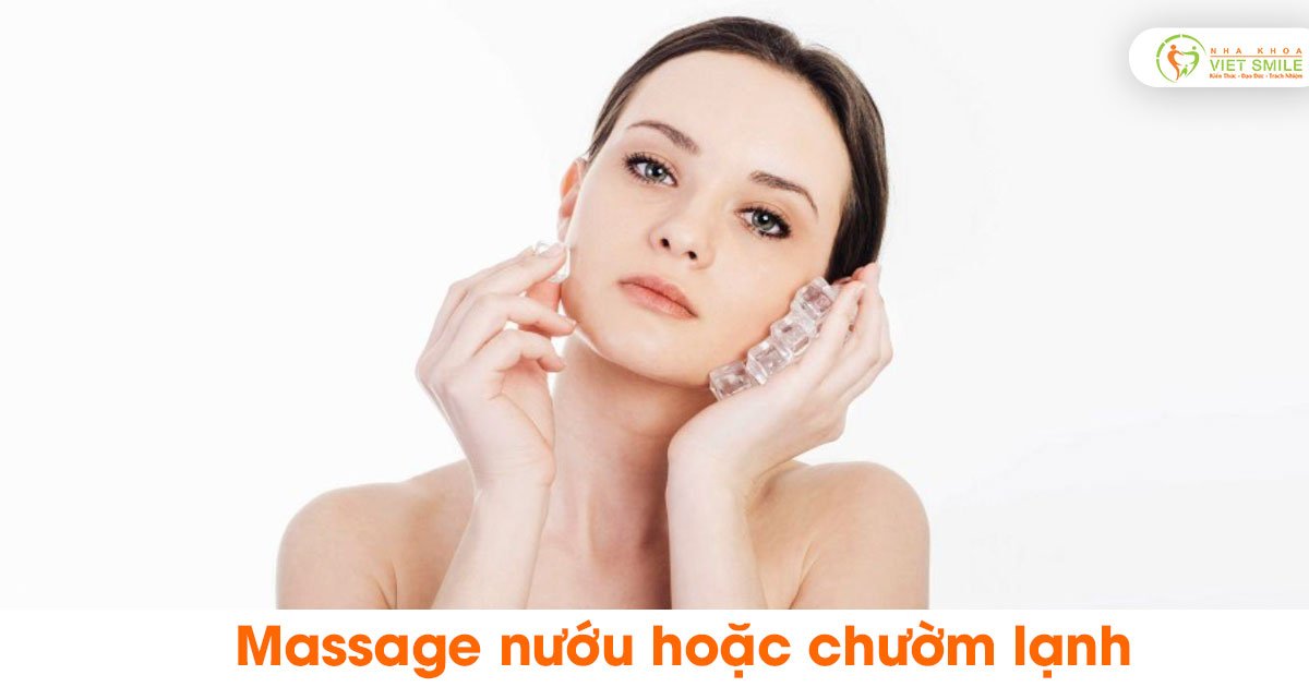 Massage nướu hoặc chườm lạnh